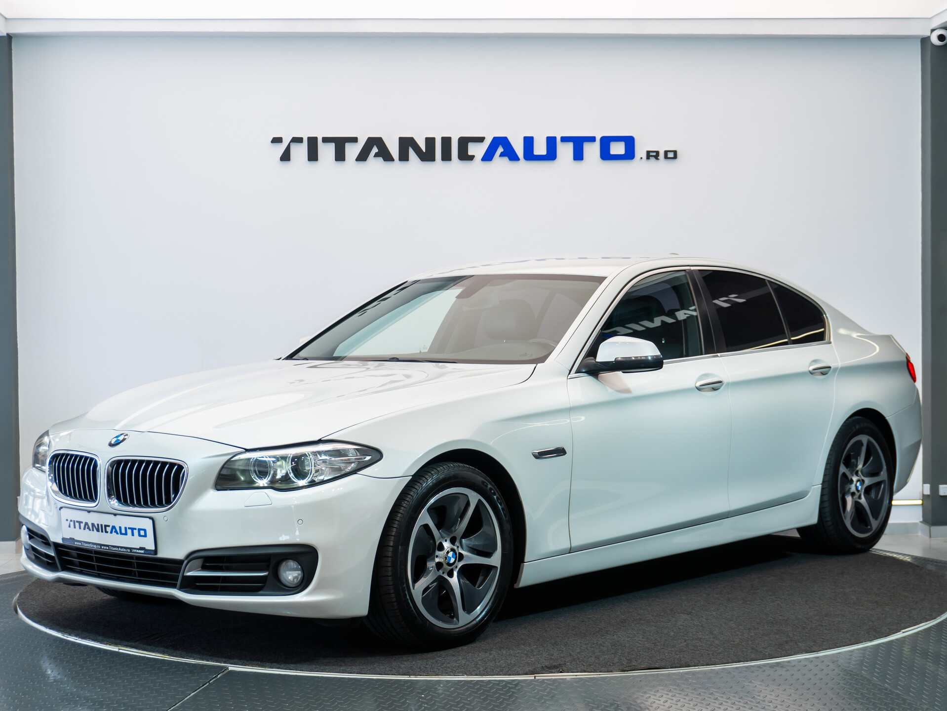 BMW, 5 Series - 520